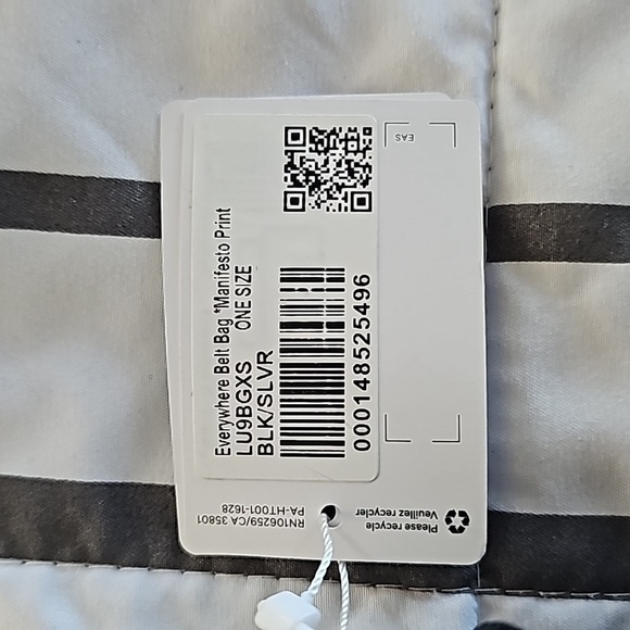 * NWT Lululemon Everywhere Belt Bag 1L *Manifesto Print - Black/Silver - Picture 9 of 10